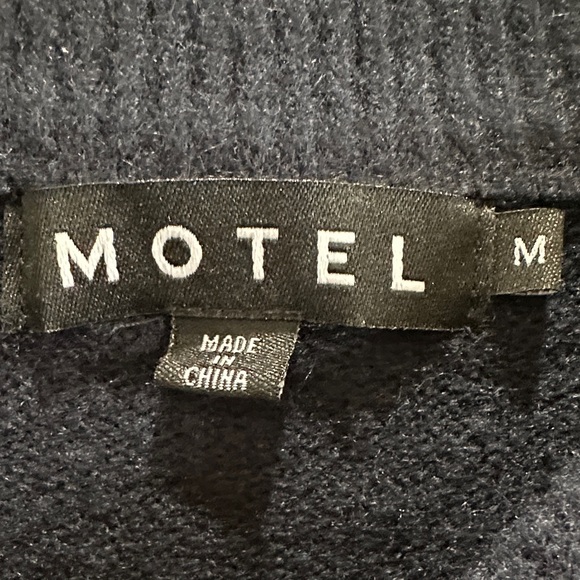 Namirta Knitted Jumper In Peacoat With Fairisle Bow - Picture 5 of 5